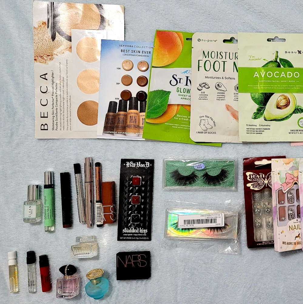 Free Gift w/ every purchase